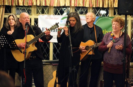 musicians-gw-performing